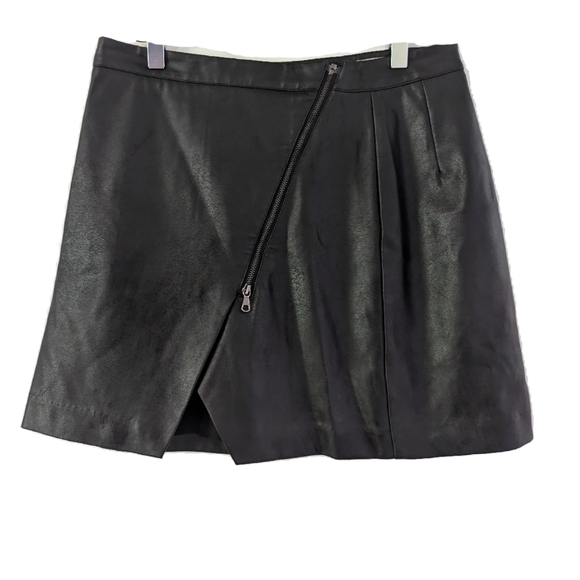 Banana Republic PU Vegan Leather Mini Skirt with Asymmetrical Zipper Size 8 - Picture 1 of 4